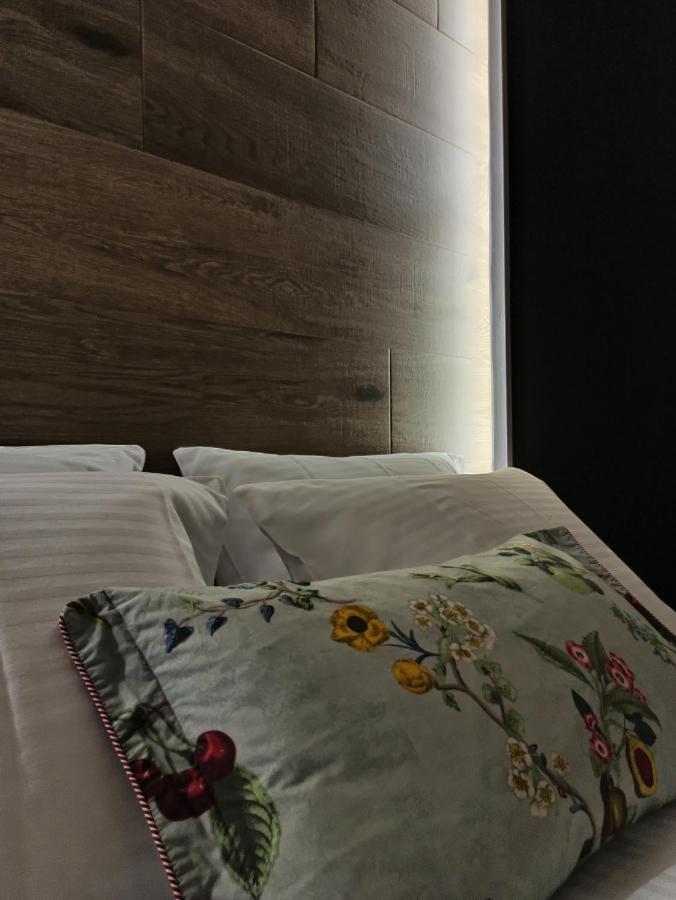 Mos Luxury City Suites - The R Suite Chania  Екстер'єр фото